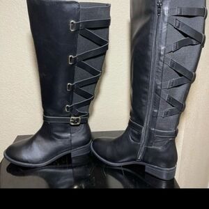 NWB Leather Boots size 6W
